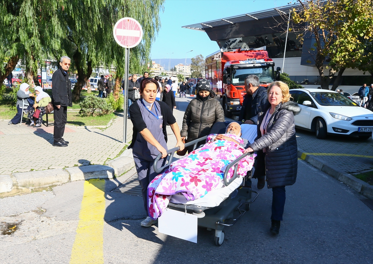 İzmir'de hastanede yangın paniği