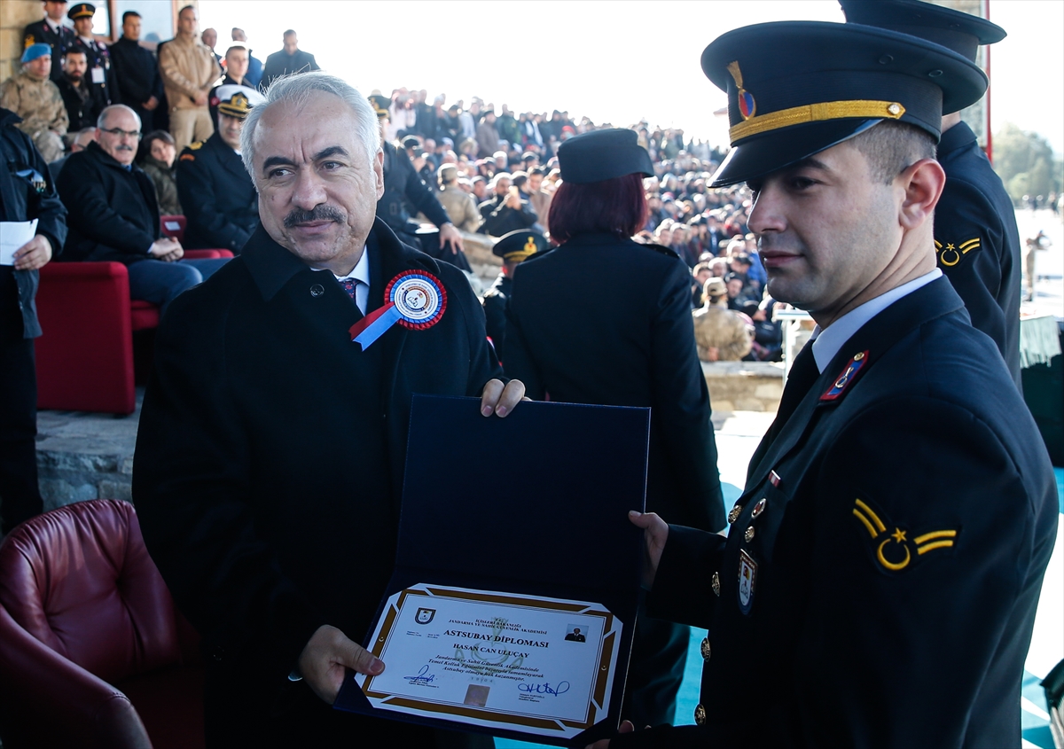 Güven verdiler... Foça'da astsubaylar mezun oldu