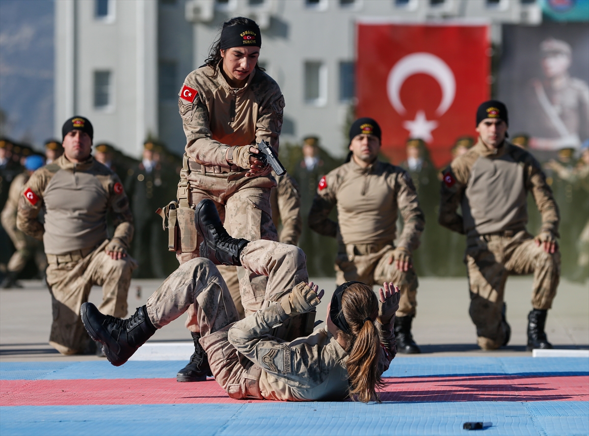 Güven verdiler... Foça'da astsubaylar mezun oldu