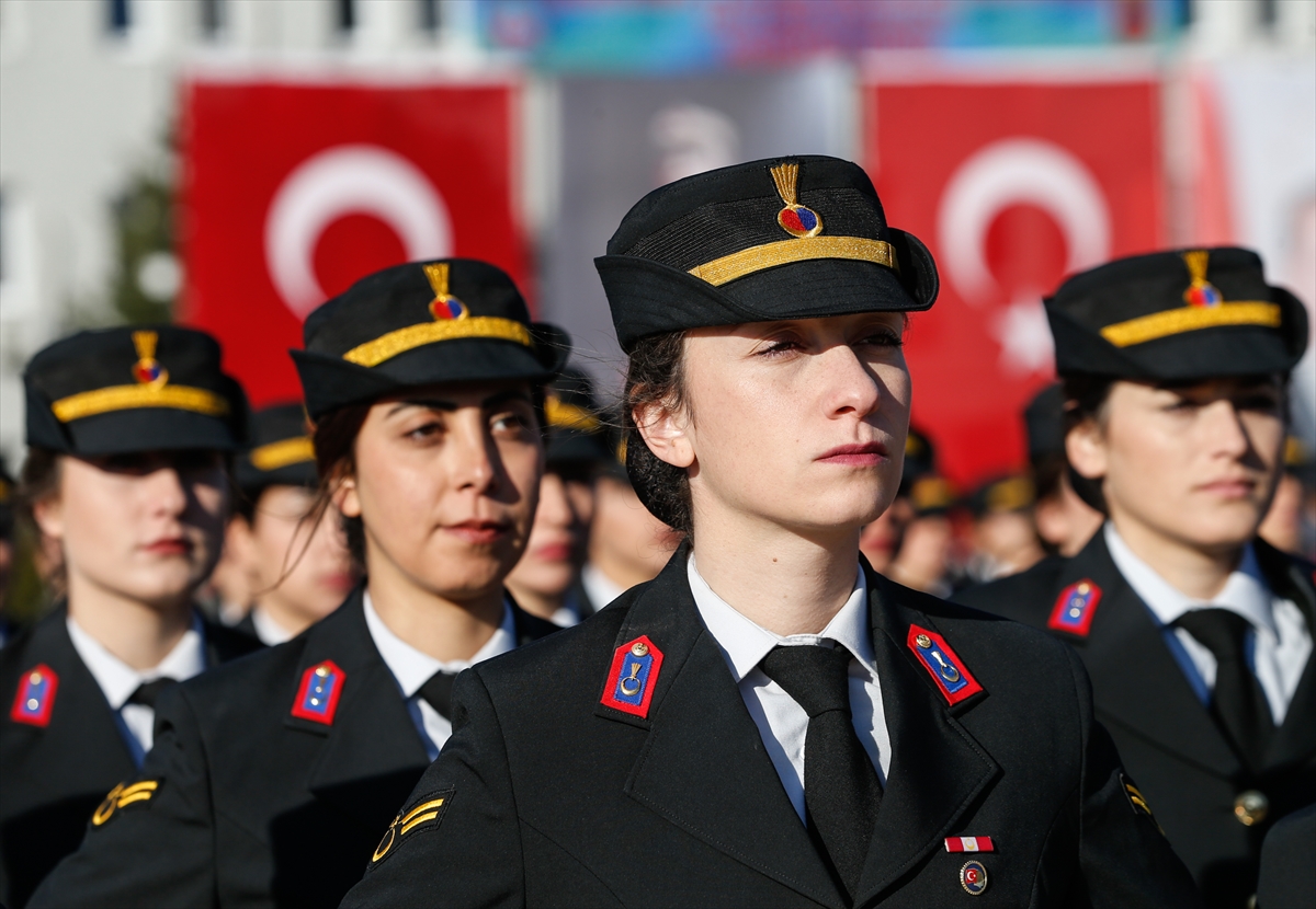 Güven verdiler... Foça'da astsubaylar mezun oldu