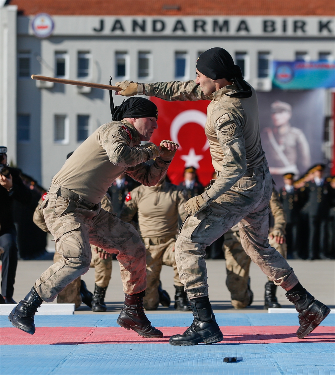 Güven verdiler... Foça'da astsubaylar mezun oldu