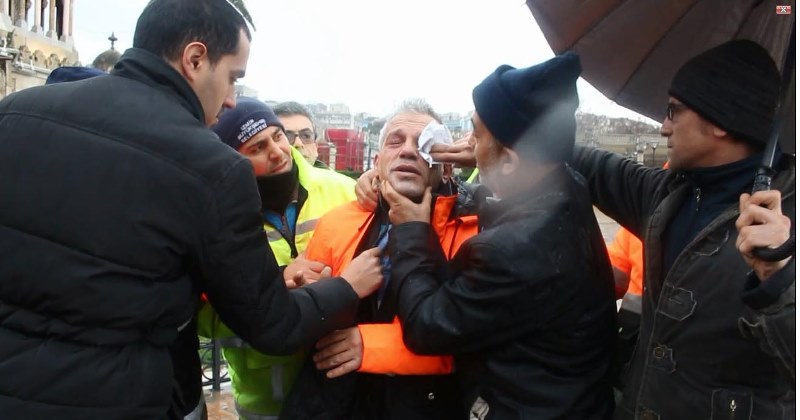 Büyükşehir önünde gergin anlar
