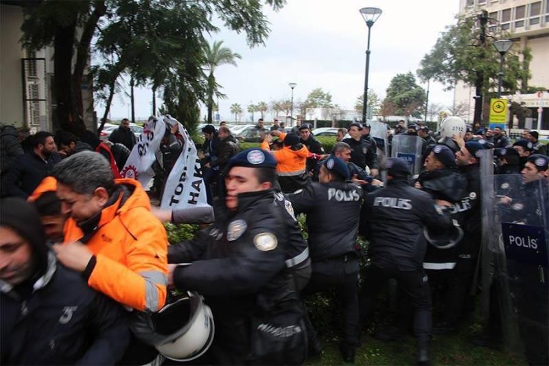 Büyükşehir önünde gergin anlar