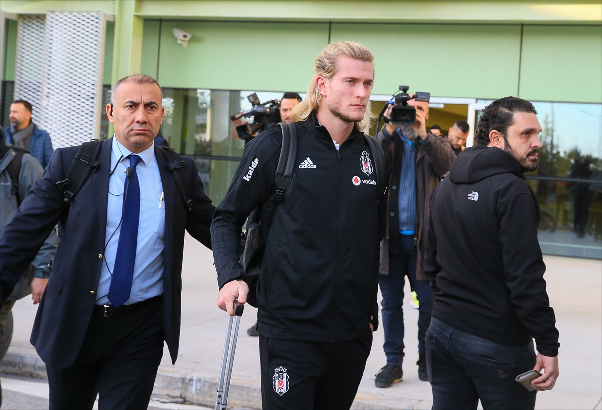 Beşiktaş'ı İzmir'de taraftarları karşıladı!