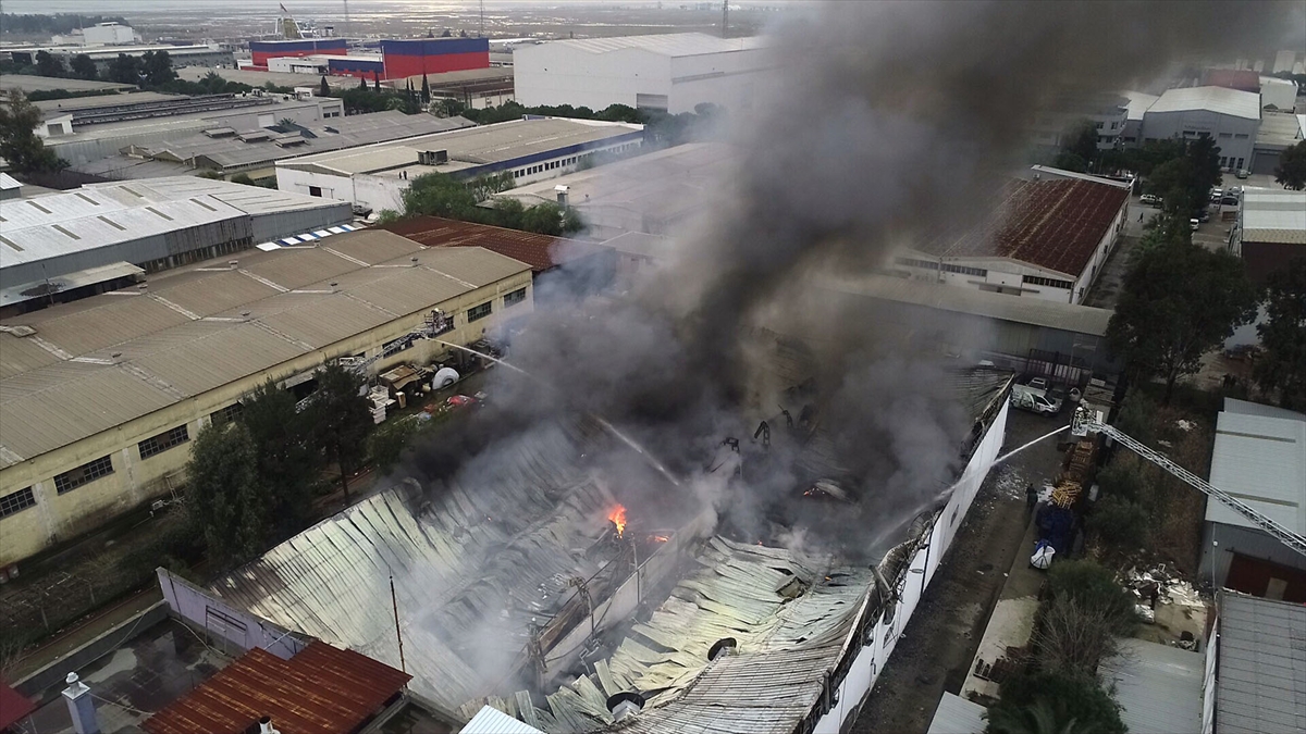 İzmir'de fabrika yangını
