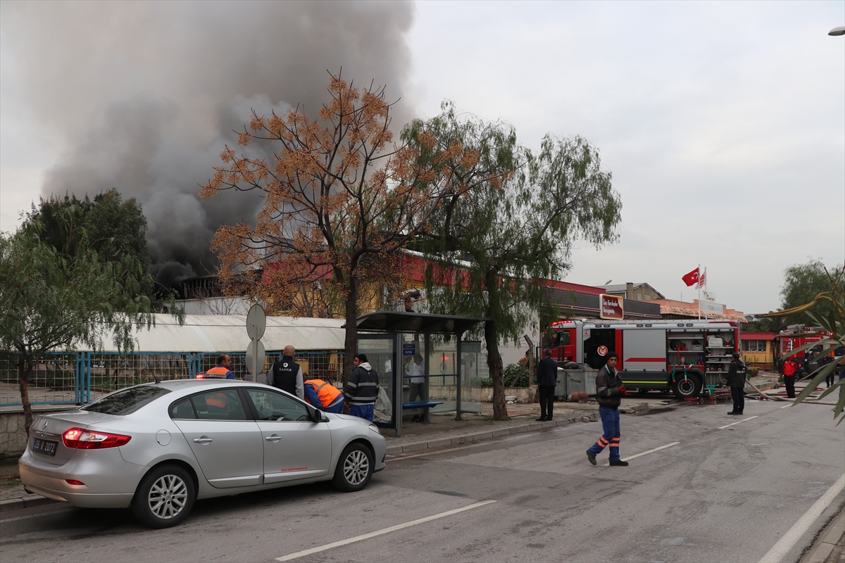 İzmir'de fabrika yangını