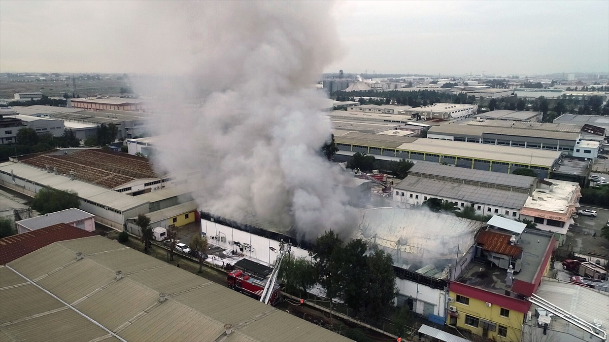 İzmir'de fabrika yangını