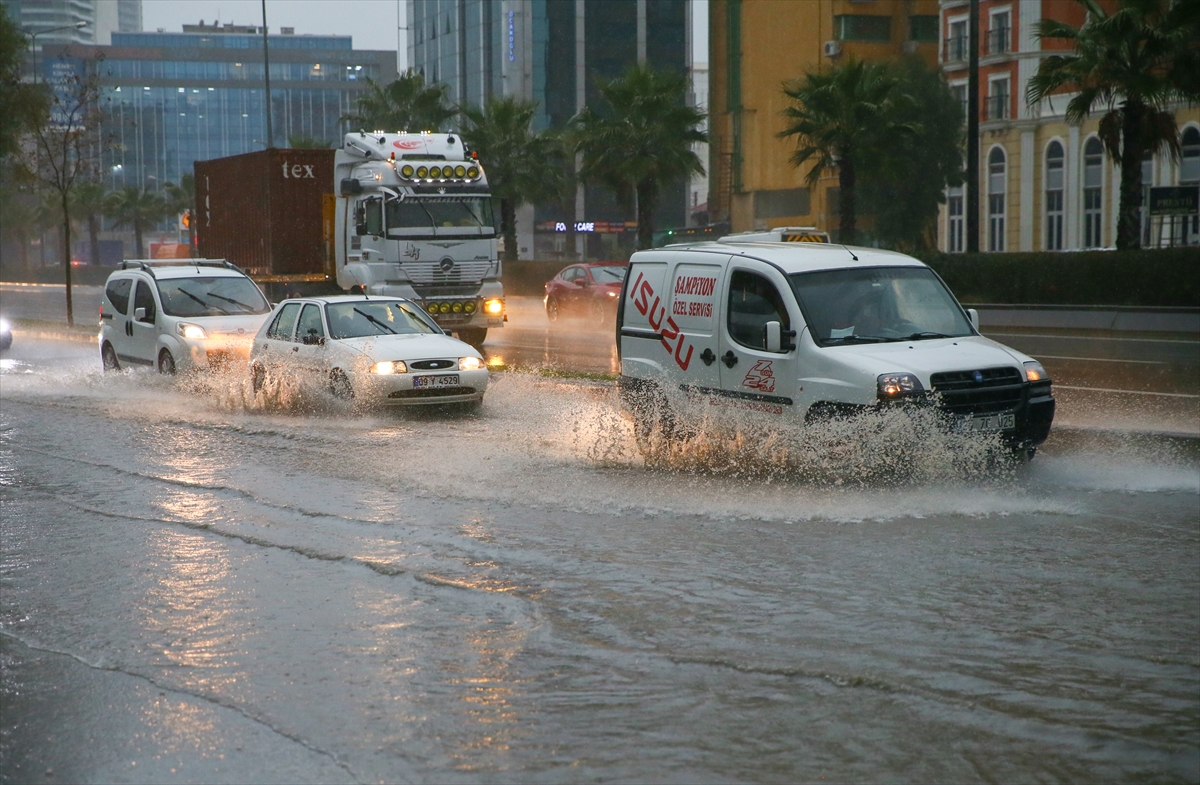 İzmir yağmura teslim!