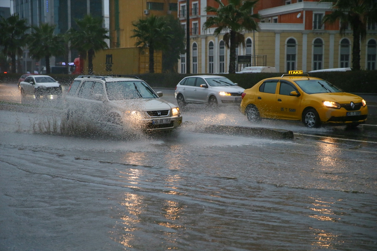 İzmir yağmura teslim!