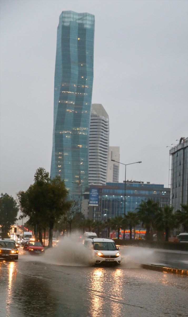 İzmir yağmura teslim!