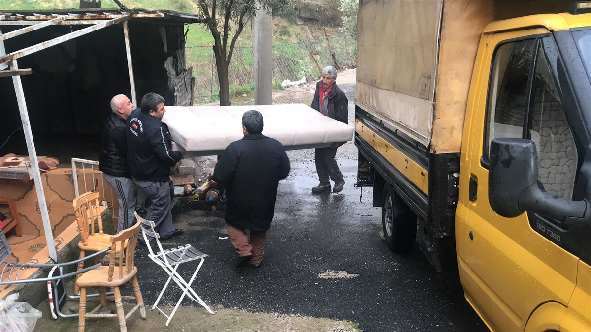 İzmir'de heyelan tehlikesi nedeniyle iki ev boşaltıldı!