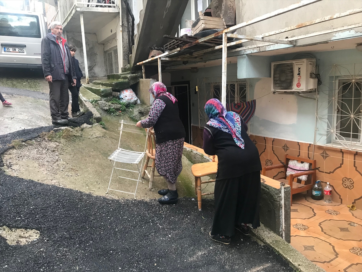 İzmir'de heyelan tehlikesi nedeniyle iki ev boşaltıldı!
