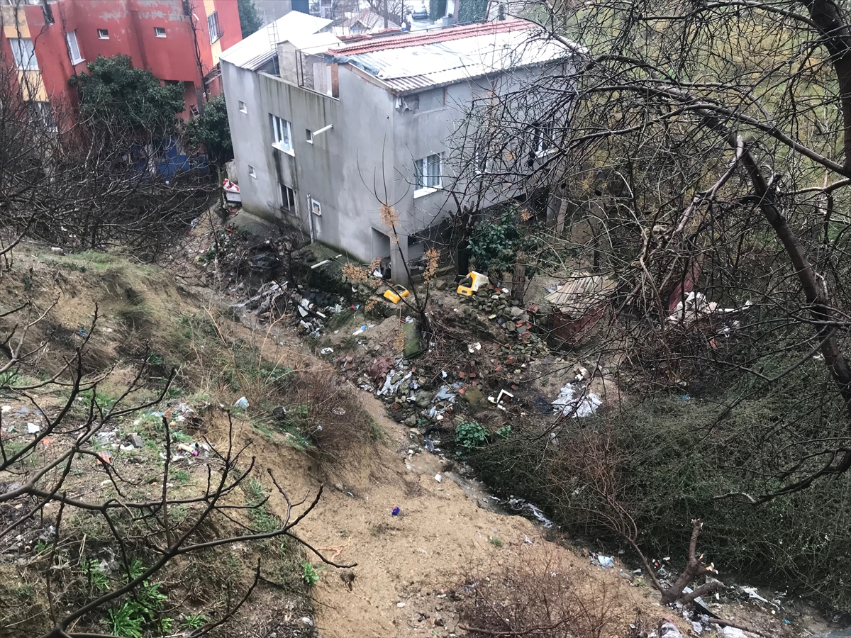 İzmir'de heyelan tehlikesi nedeniyle iki ev boşaltıldı!
