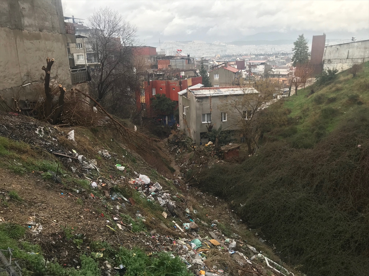 İzmir'de heyelan tehlikesi nedeniyle iki ev boşaltıldı!