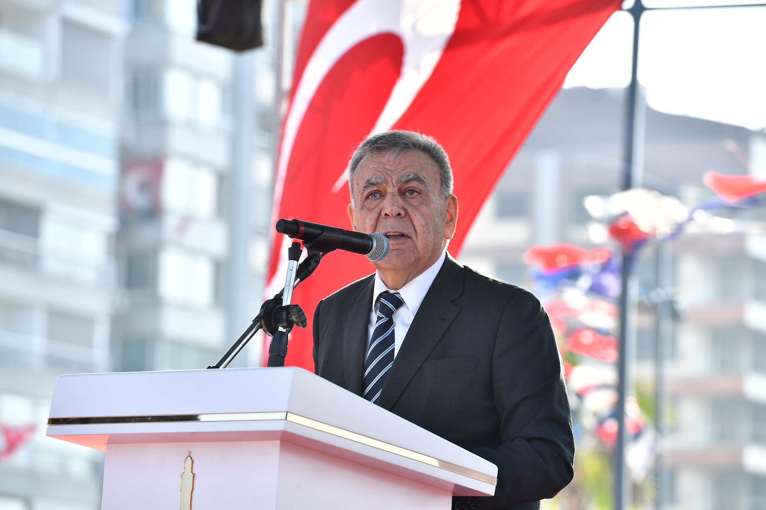 Kılıçdaroğlu, 15 Temmuz Demokrasi Şehitleri Meydanı’nı açtı