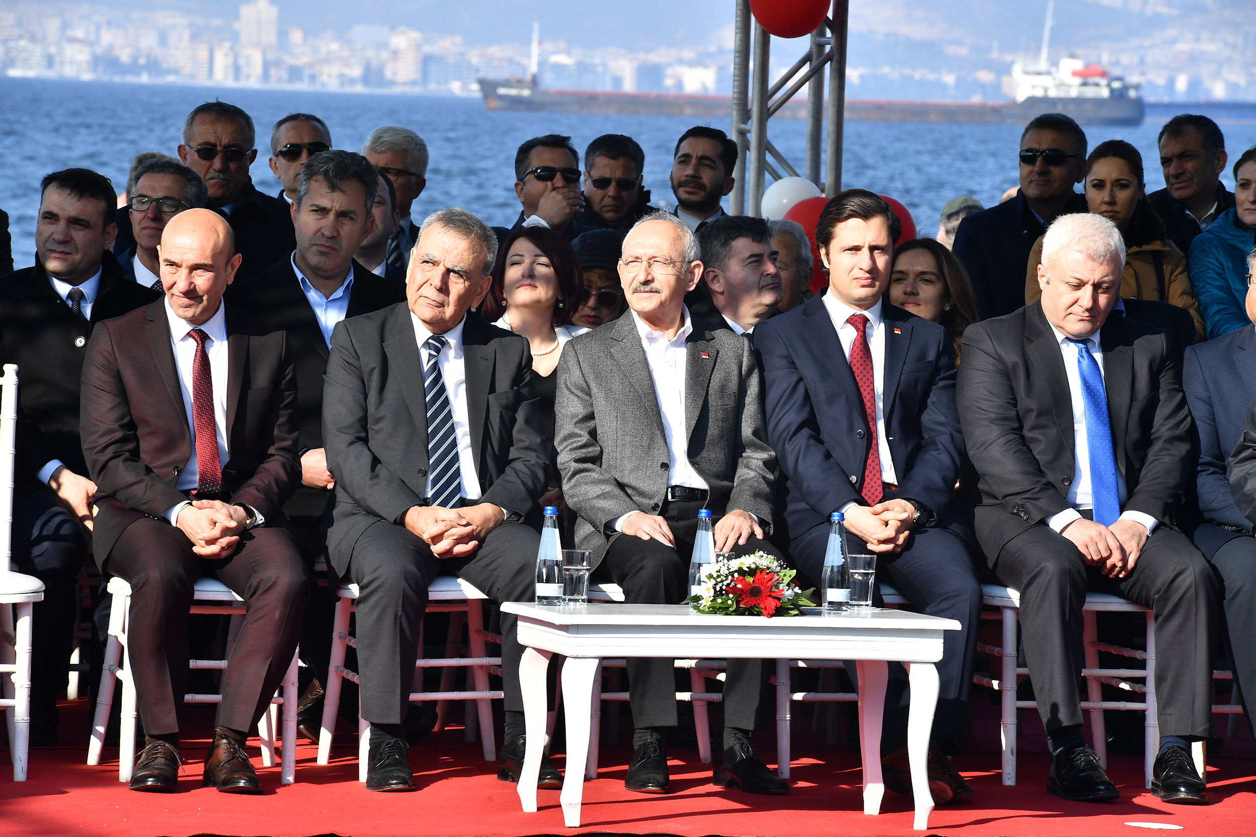 Kılıçdaroğlu, 15 Temmuz Demokrasi Şehitleri Meydanı’nı açtı