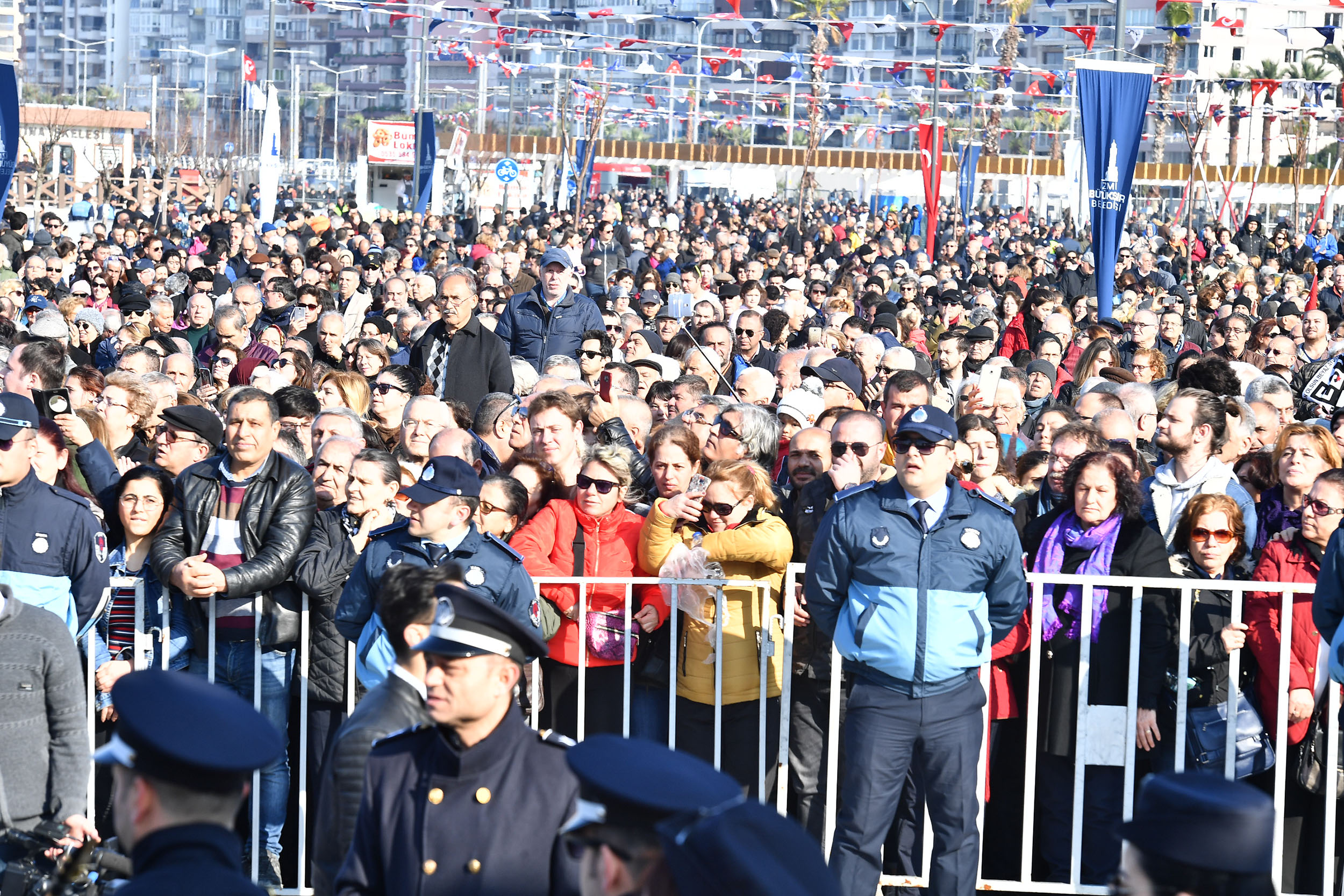 Kılıçdaroğlu, 15 Temmuz Demokrasi Şehitleri Meydanı’nı açtı