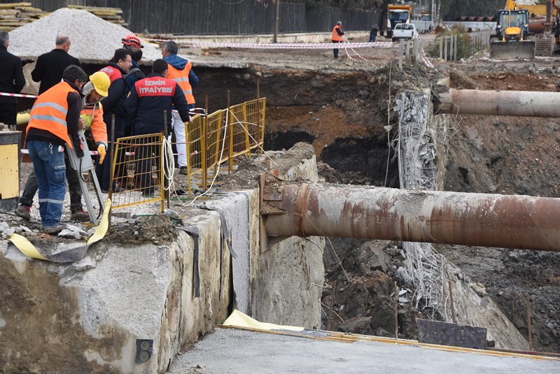 Metro istasyonunda göçük: İki güvenlik görevlisi aranıyor