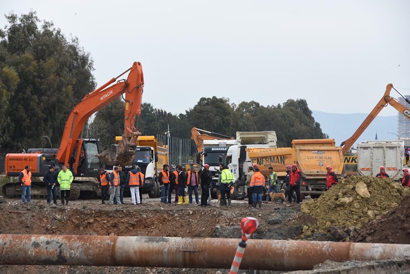 Metro istasyonunda göçük: İki güvenlik görevlisi aranıyor