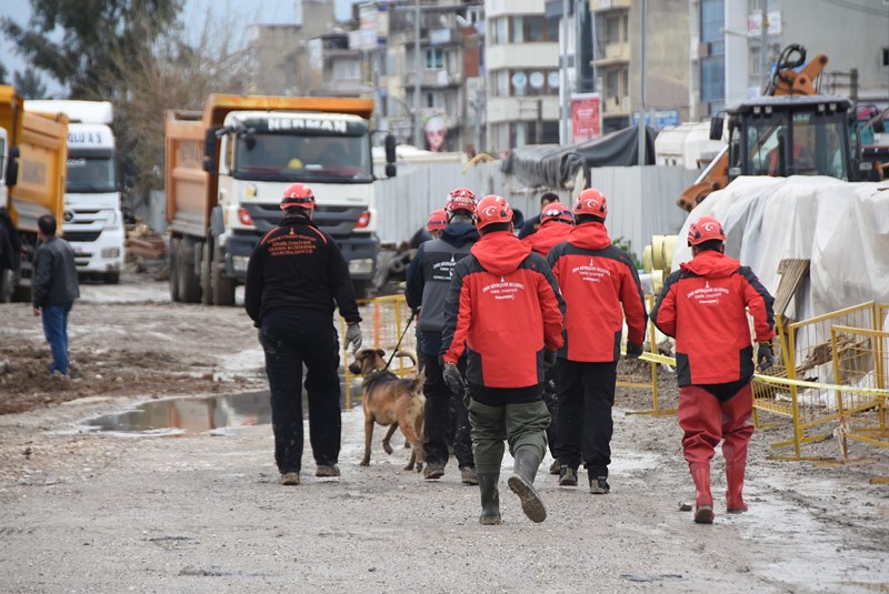 Metro istasyonunda göçük: İki güvenlik görevlisi aranıyor