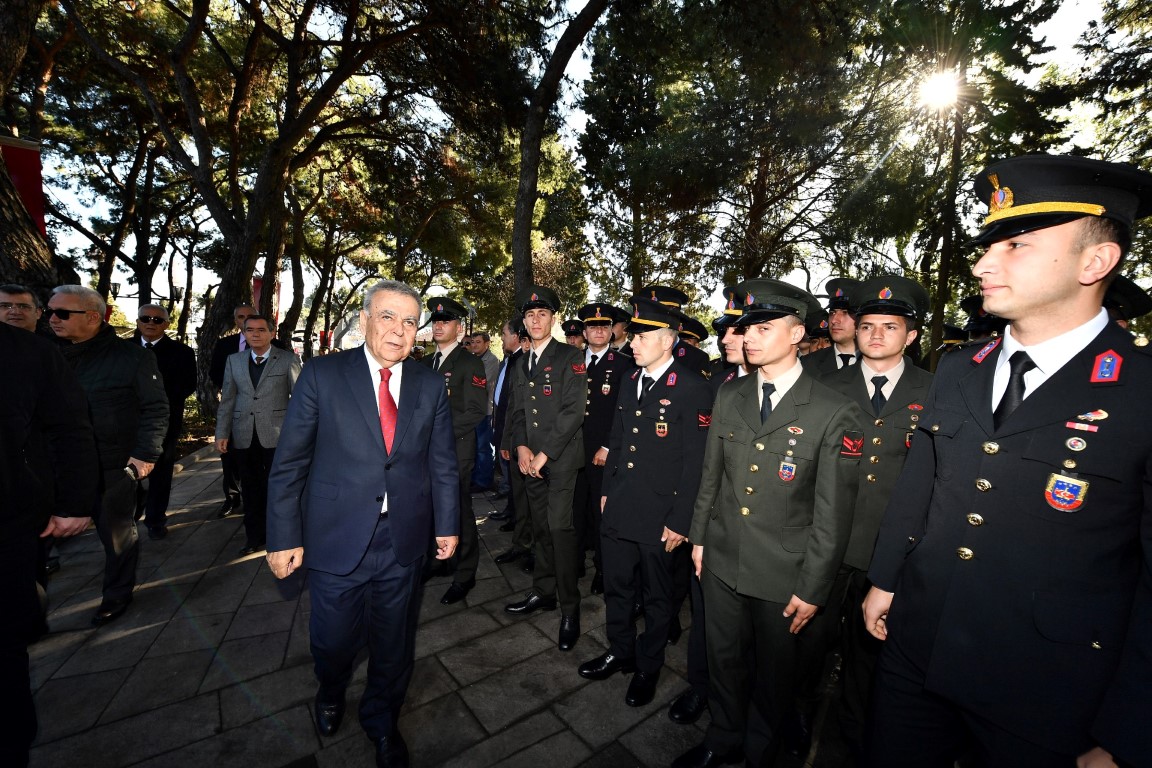 İzmir şehitlerini unutmadı