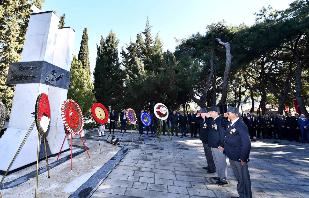 İzmir şehitlerini unutmadı