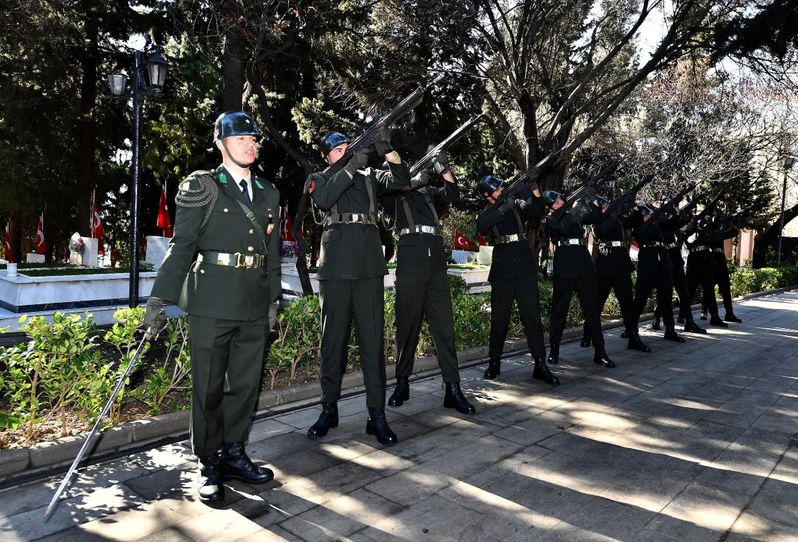 İzmir şehitlerini unutmadı