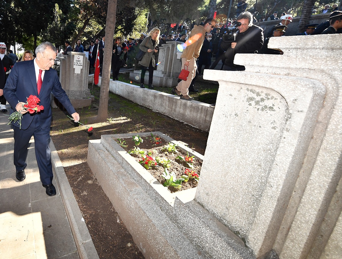 İzmir şehitlerini unutmadı