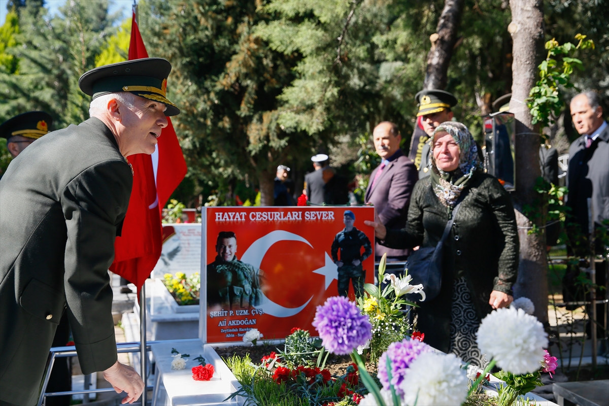 İzmir şehitlerini unutmadı