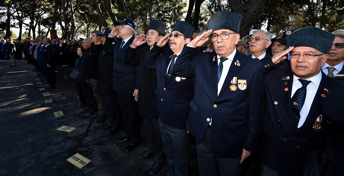 İzmir şehitlerini unutmadı