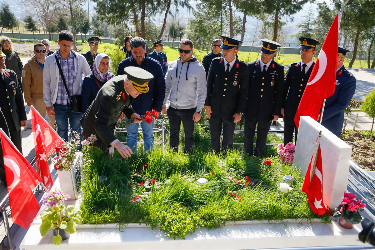 İzmir şehitlerini unutmadı