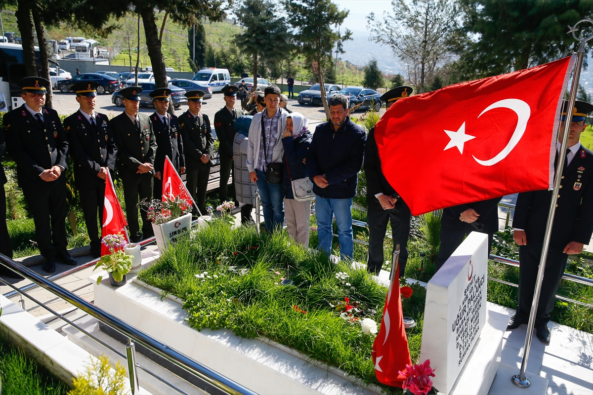 İzmir şehitlerini unutmadı