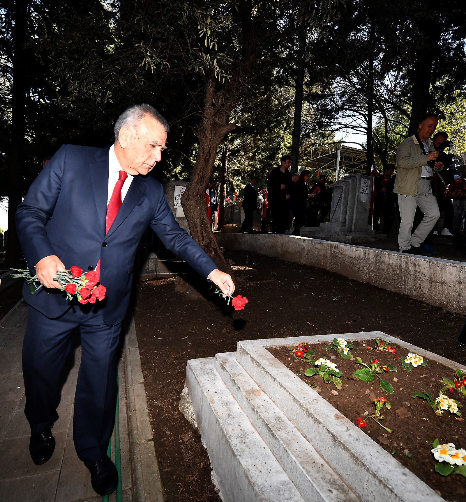 İzmir şehitlerini unutmadı