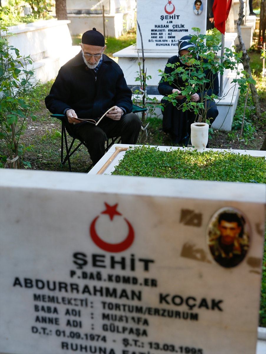 İzmir şehitlerini unutmadı