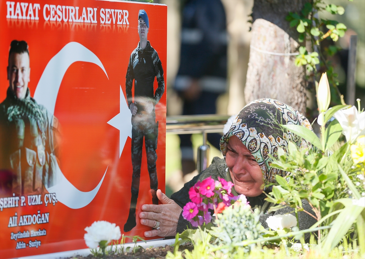 İzmir şehitlerini unutmadı