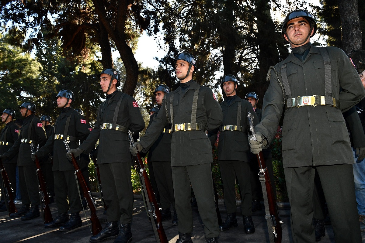 İzmir şehitlerini unutmadı