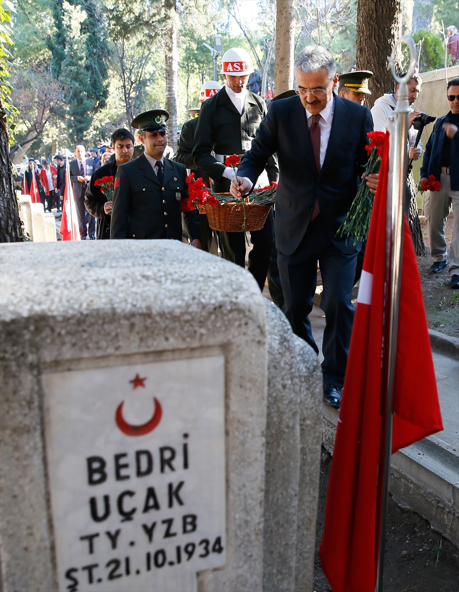 İzmir şehitlerini unutmadı