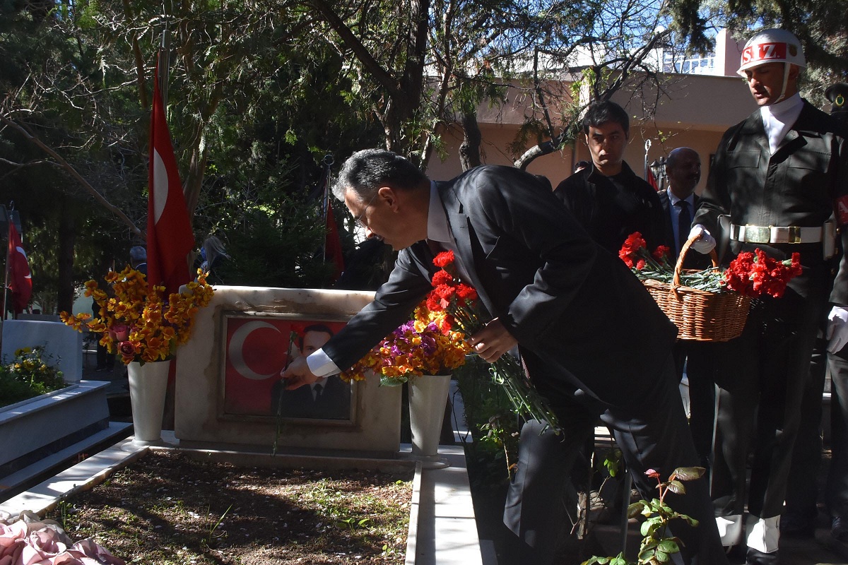 İzmir şehitlerini unutmadı