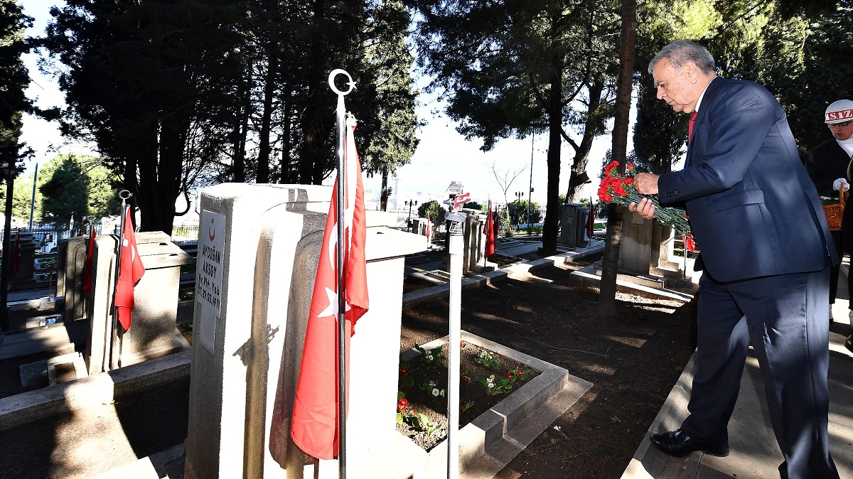 İzmir şehitlerini unutmadı