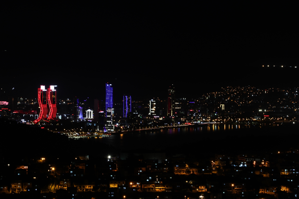 'Seyir Tepesi'nden İzmir manzarası