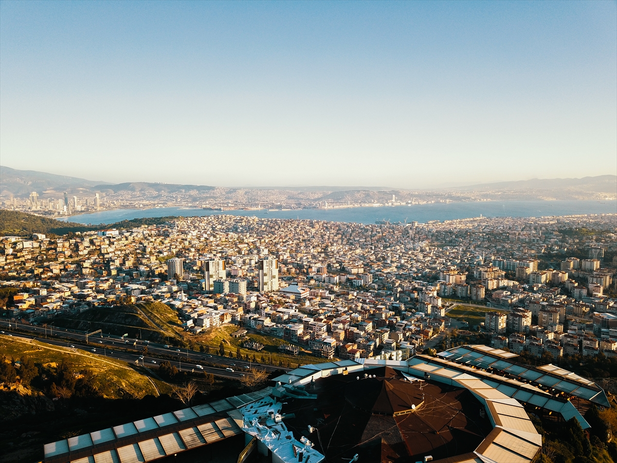 'Seyir Tepesi'nden İzmir manzarası