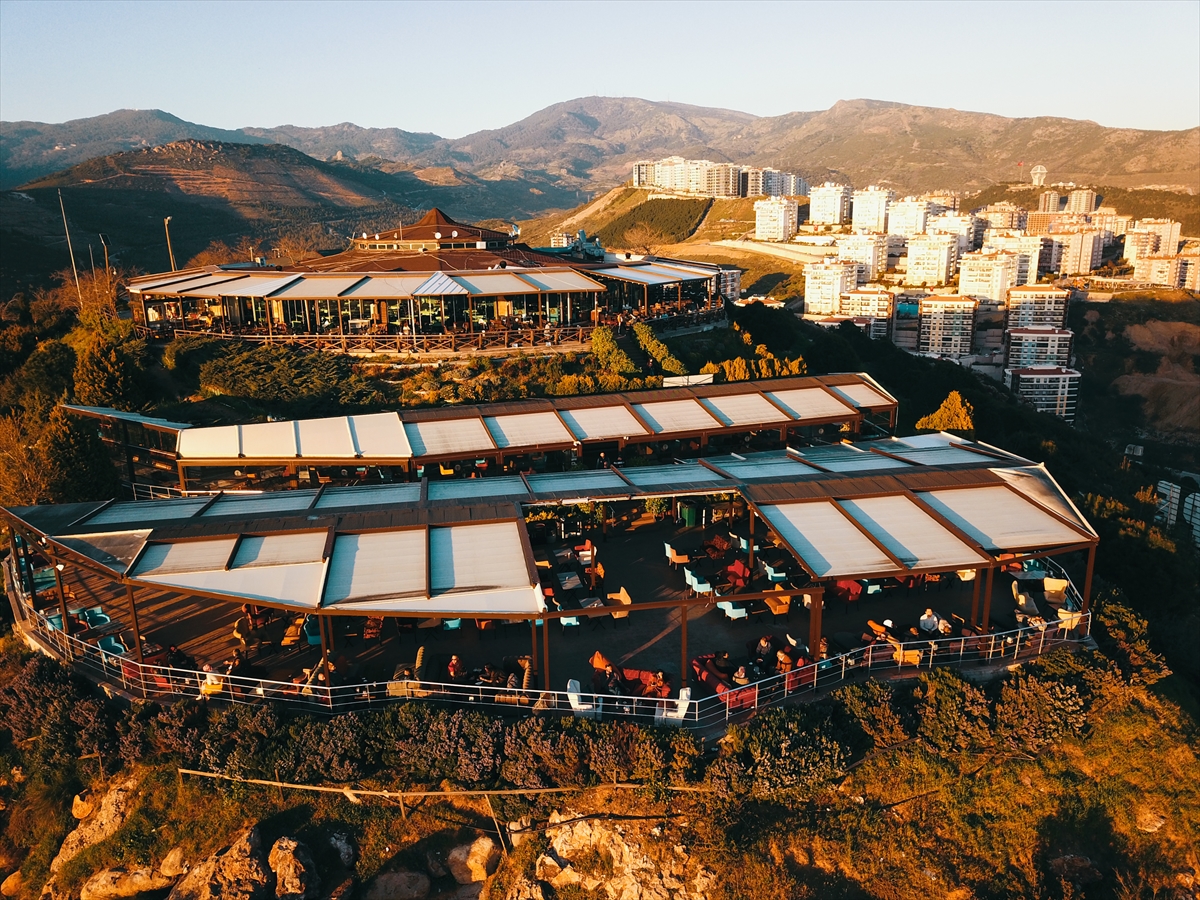 'Seyir Tepesi'nden İzmir manzarası