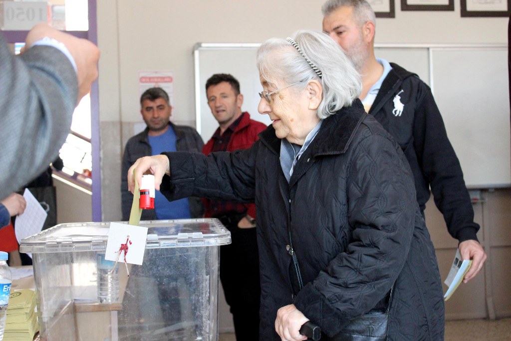 İzmirliler sandık başında