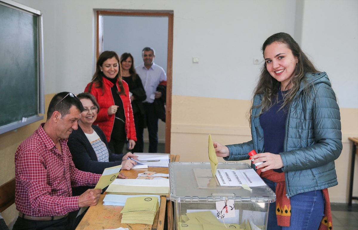 İzmirliler sandık başında