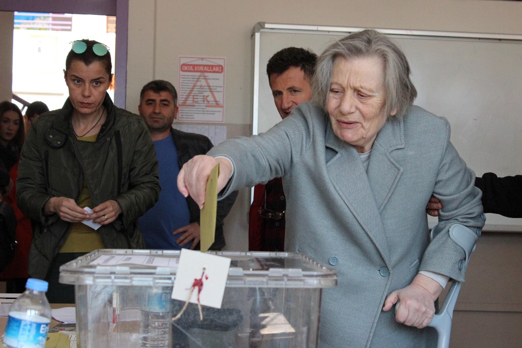 İzmirliler sandık başında