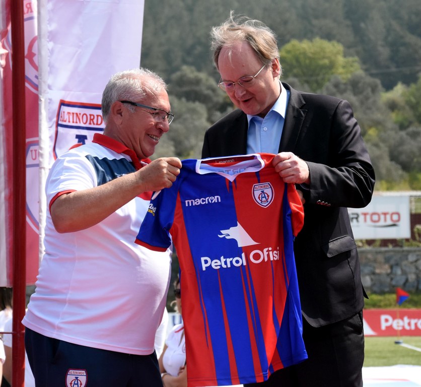 6. Uluslararası U12 İzmir Cup başladı