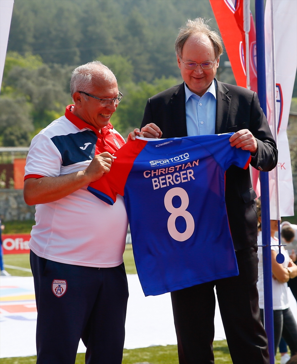6. Uluslararası U12 İzmir Cup başladı