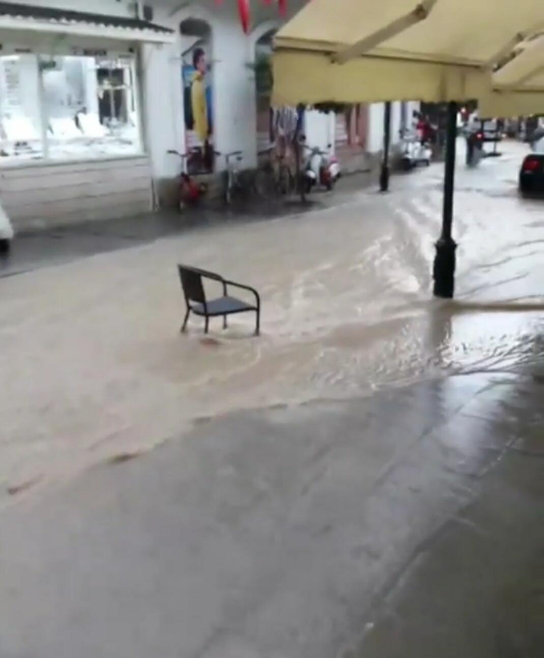 İzmir'de dolu, sağanak, hortum!