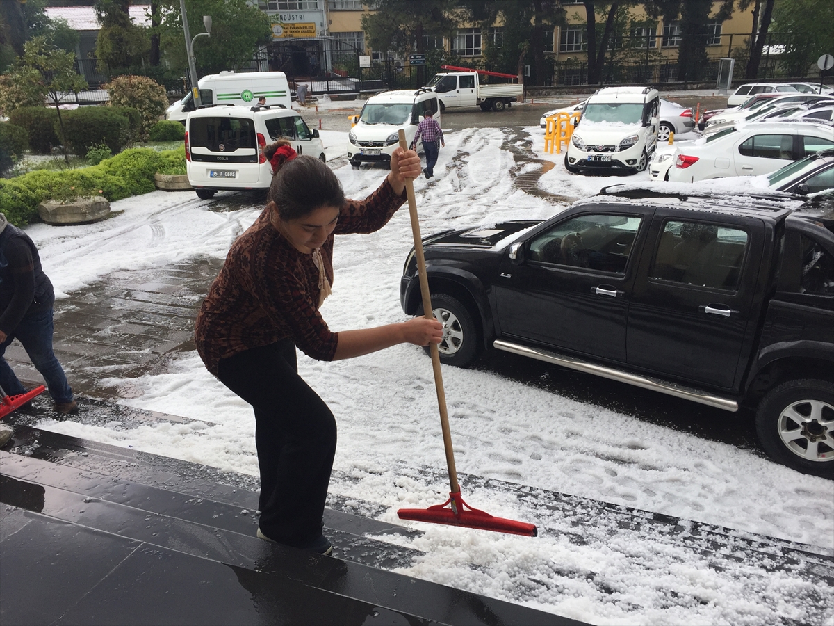 İzmir'de dolu, sağanak, hortum!