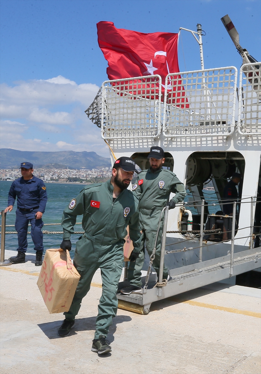 Uyuşturucu teknesi limana getirildi